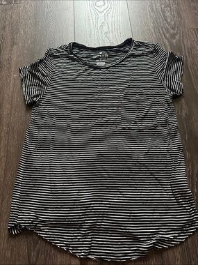 American Eagle Outfitters Black and White Striped Short Sleeve Pocket Tee